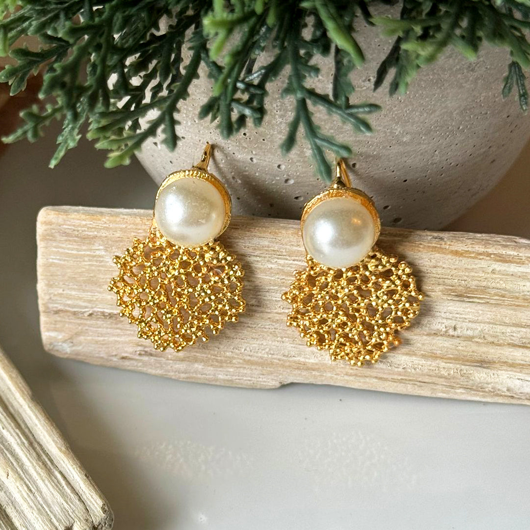 Filigree leaf with pearl earrings