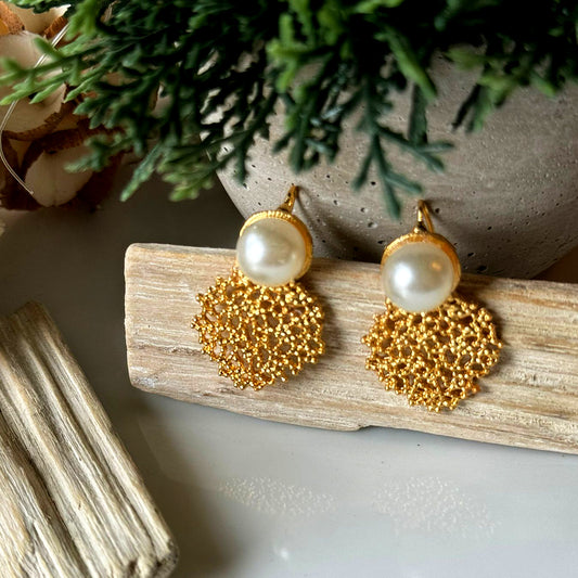 Filigree leaf with pearl earrings