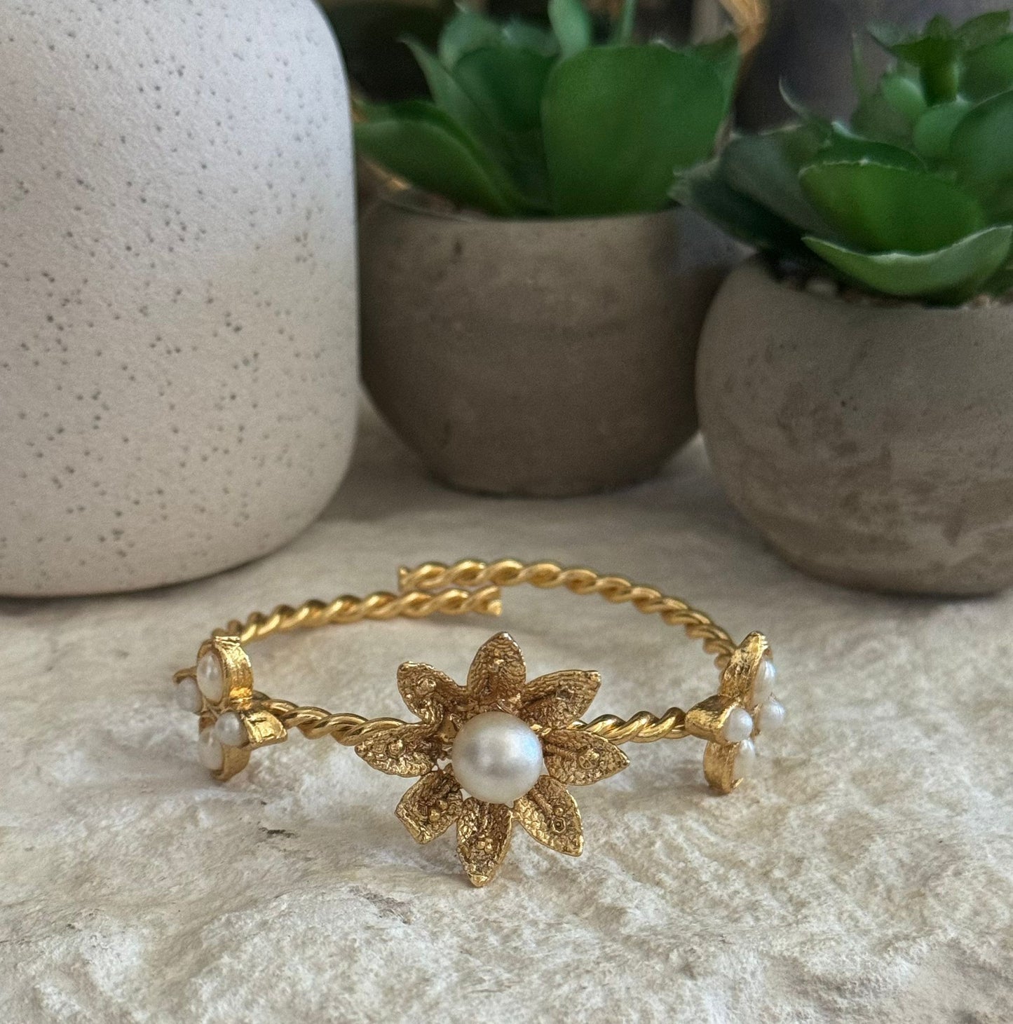 Flowers and Pearls Bracelet